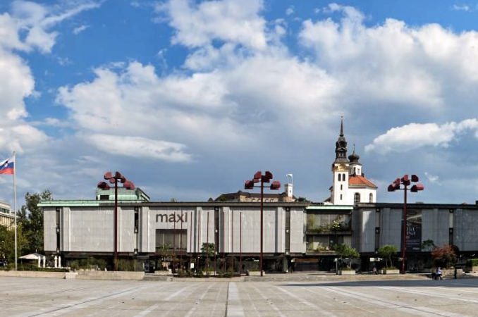 onesnazenje-vode-v-maximarketu-500-ljubljancanov-obolelo-kaksne-so-sankcije-6810f7a13a540-1745942433