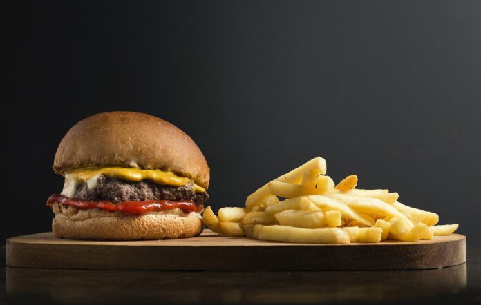 trumpove-carine-zapirajo-mcdonalds-panika-v-sloveniji-680792ea143d7-1745326826