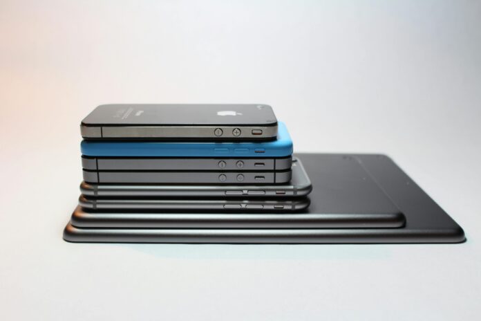 vlomilci-odnesli-bogat-plen-mobilnih-telefonov-v-vrednosti-140-000-evrov-67f8e8502b990-1744365648
