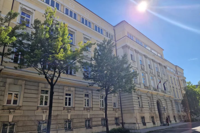 racunsko-sodisce-razkrilo-nepravilnosti-pri-sodiscu-v-mariboru-685bbaacb22e6-1750842028