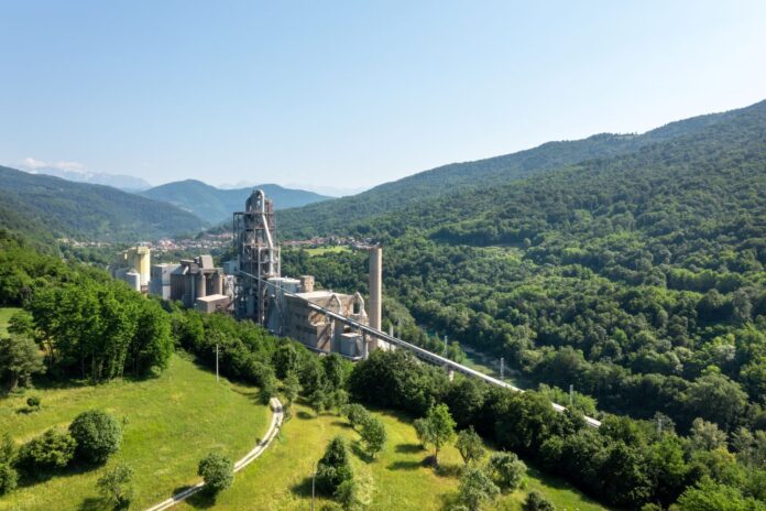 v-anhovem-se-vedno-sezigajo-odpadke-po-starem-kdaj-bodo-veljali-novi-zakoni-6843f18e9b8f5-1749283214