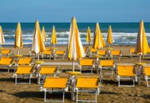 Družinski izlet v Tučepih se sprevrgel v nasilni spor na plaži