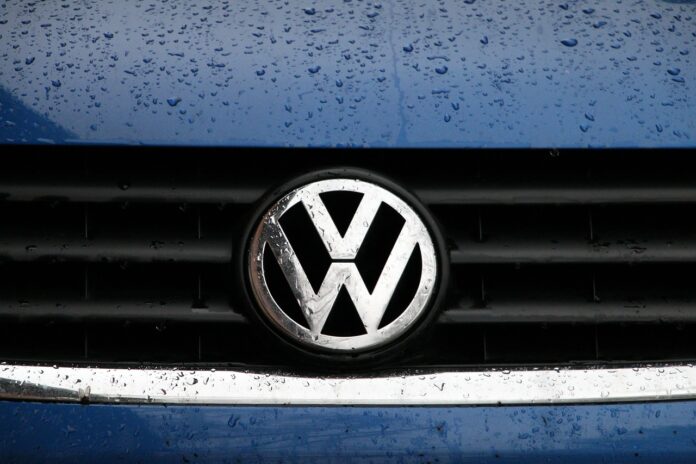 kriza-s-cipi-zacasno-ustavlja-proizvodnjo-volkswagna-golfa-68f9fcafcf825-1761213615