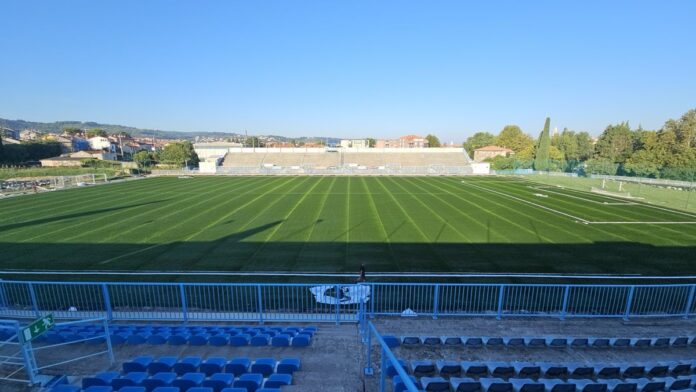 prenovljeni-stadion-v-izoli-nova-travna-povrsina-in-zalivalni-sistem-68fd0231cddfa-1761411633