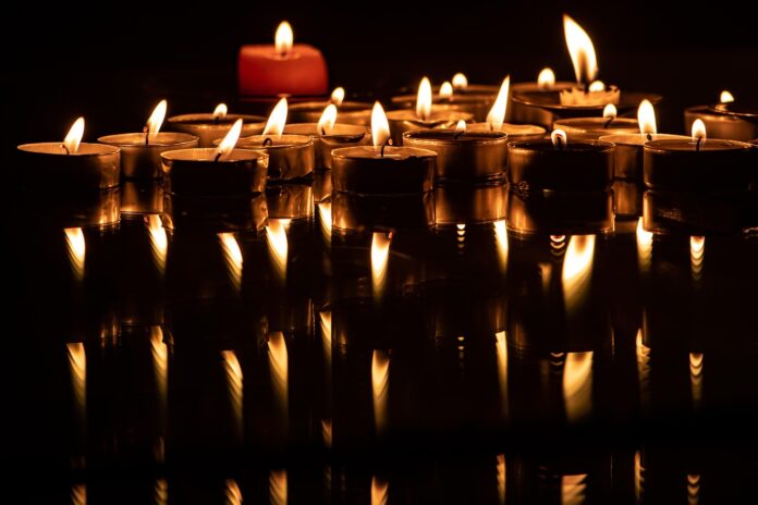 upad-uporabe-nagrobnih-svec-v-sloveniji-trajnostna-prihodnost-6904eb3ed035d-1761930046