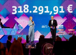 Janja Garnbret navdušila na gala večeru: Presenečenja za Janjo, ki je predala ambasadorstvo Urnautu