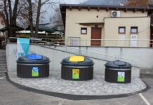 Inovativni ekološki otoki v Bovcu: Prvi potopni zabojniki pod tržnico