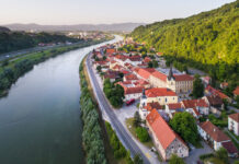 Izredni sestanek v Krškem: Romska skupnost zahteva odgovore