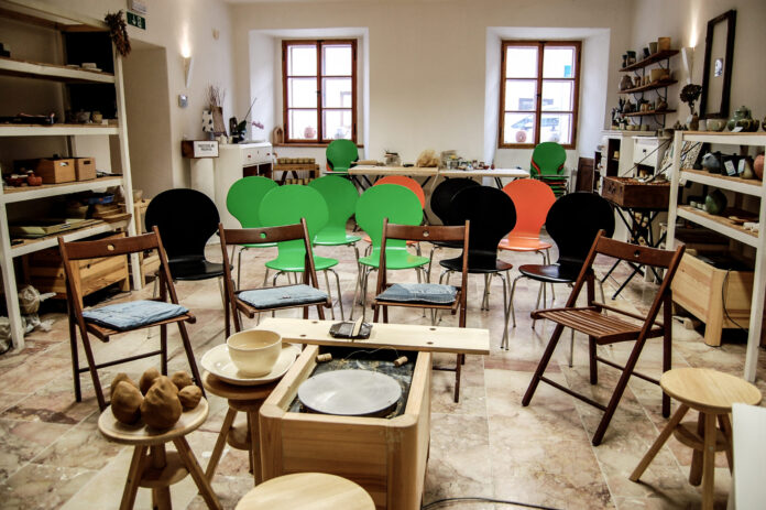 kud-liber-pred-izselitvijo-umetnost-v-krskem-na-preizkusnji-691976974489c-1763276439