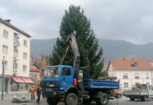 Mestni trg dobiva praznično preobleko