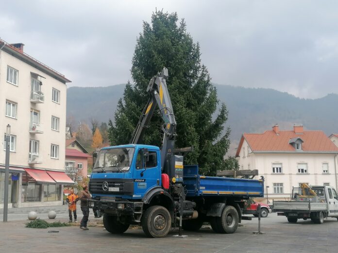 mestni-trg-dobiva-praznicno-preobleko-6919929e29a22-1763283614