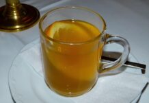 Skrivnostno kuhano vino v Tacnu: Šest ljudi končalo v bolnišnici