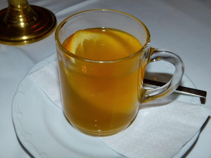 skrivnostno-kuhano-vino-v-tacnu-sest-ljudi-koncalo-v-bolnisnici-69382b738188a-1765288819