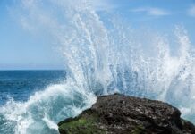 Tragedija na Tenerifih: Visoki valovi zahtevali tri življenja