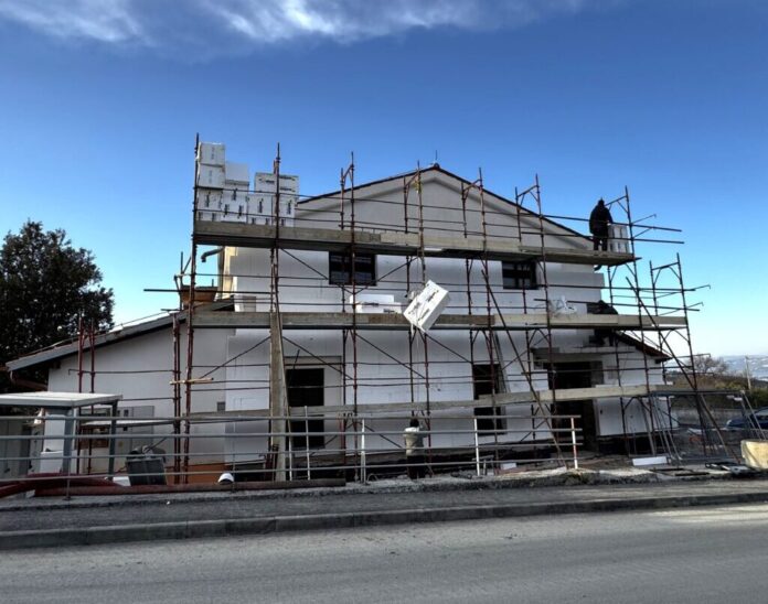 prenova-kulturnega-doma-v-hrvatinih-kaj-prinasa-prva-faza-6974fabc0042a-1769274044