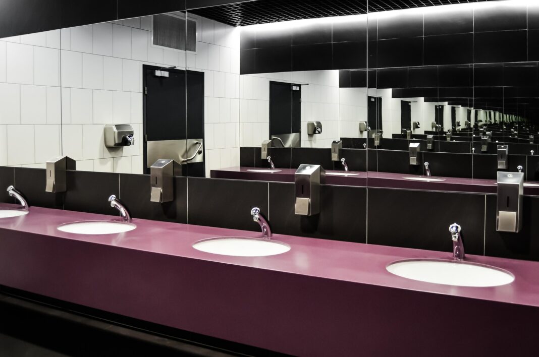 toilets-265275_1920