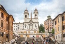 Brutalni napad na kolesarko v Rimu sprožil razprave o duševnem zdravju