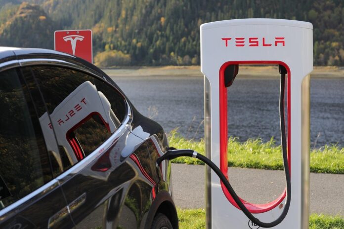 tesla-zakljucuje-proizvodnjo-modelov-s-in-x-ter-se-osredotoca-na-humanoidne-robote-6980ca2a32578-1770048042