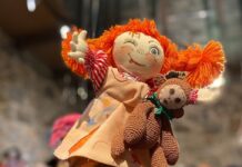 Unicef opozarja: Umetna inteligenca ogroža varnost otrok #foto