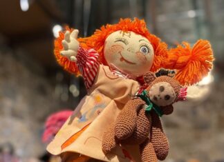 Unicef opozarja: Umetna inteligenca ogroža varnost otrok #foto