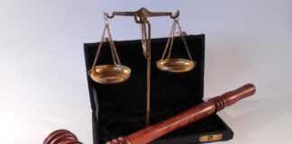 Ratko Mladić v kritičnem stanju po možganski kapi v zaporu #foto