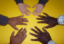 Avstrija zaostruje zakonodajo glede integracije tujcev: Denarne in zaporne kazni za neupoštevanje