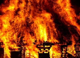 Dramatičen požar v Gradcu: Večstanovanjska stavba v plamenih #foto