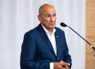 Janša v političnem šahu: Grožnja z volitvami kot taktično orodje