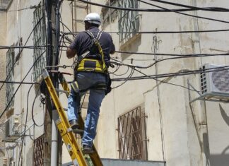 Kje so največji padci na slovenskem trgu dela?