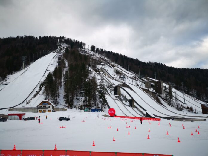 neustrasni-adrenalinski-podvigi-in-zabava-na-letalnici-v-planici-foto-69d4ffe0ae842-1775566816