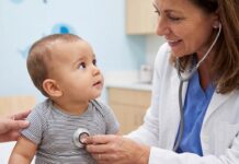 Pediatrična kriza v Novem mestu: Starši brez pomoči za otroke