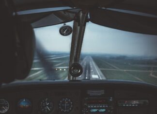 Tragedija na Borneu: Strmoglavljenje helikopterja terja 8 življenj