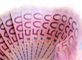 Poslovnež iz Trsta po nesreči odvrgel 7000 evrov v smeti!