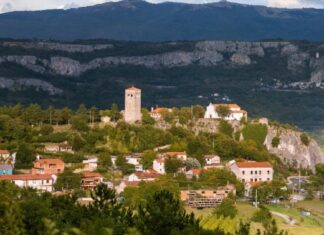 Rop z ostrim predmetom v Kopru: Policija ujela osumljenca