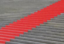 Zasebnost znanih osebnosti: Kako daleč smo pripravljeni iti?