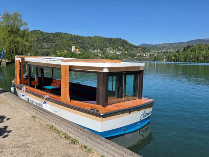 bled-pozdravlja-novo-atrakcijo-hidrobus-crtomir-na-jezeru-6a002d03678de-1778396419
