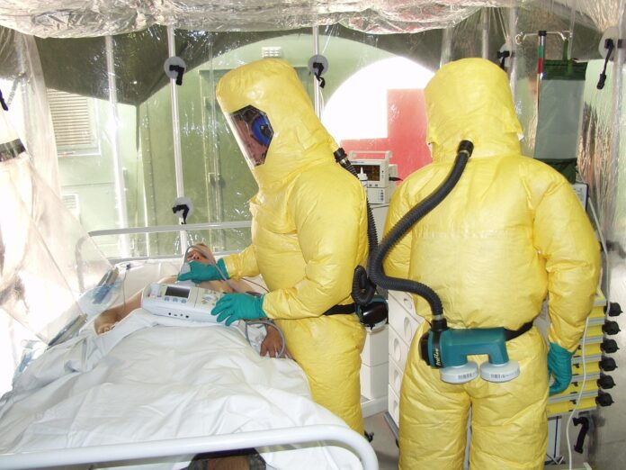 ebola-v-dr-kongo-stevilo-okuzenih-hitro-narasca-prepovedali-celo-pogrebne-obrede-6a1447f3bf6dc-1779714035