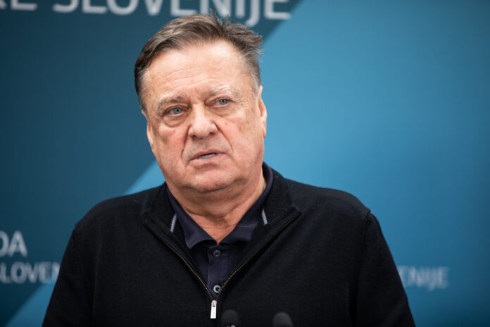 jankovic-umika-parkirni-odlok-po-zbranih-podpisih-6a19b8114ef90-1780070417