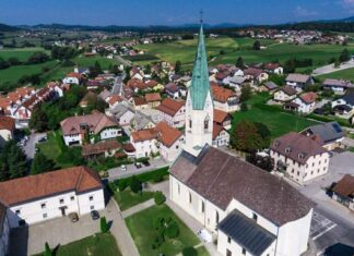 Na Debencu praznovali 43. prvomajsko srečanje z glasbo in plesom