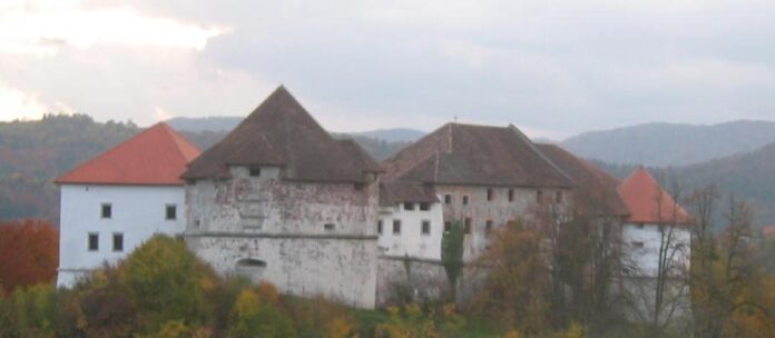na-gradu-turjak-pripravljajo-na-slavnostno-odprtje-po-obsezni-obnovi-69fa0612da804-1777993234
