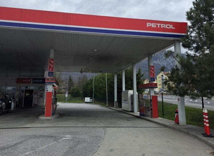 petrolov-servis-na-vipavski-cesti-znova-zacasno-zaprt-kaj-to-pomeni-za-vas-6a09bbdc6189a-1779022812