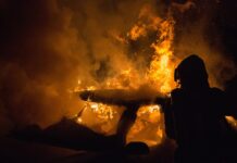 Požar na Pohorju: Počitniška hišica in gostilna v plamenih