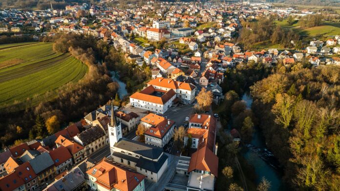 prenovljena-cesta-na-zezelj-zagotavlja-varnejso-pot-romarjem-6a153713931da-1779775251