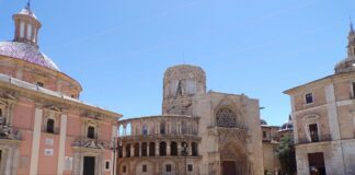 Valencia zaostruje pravila za turistične nastanitve po vzoru Barcelone