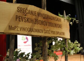 Vinogradniški pevski zbori navdušili Dolenjsko z ubranim petjem #foto