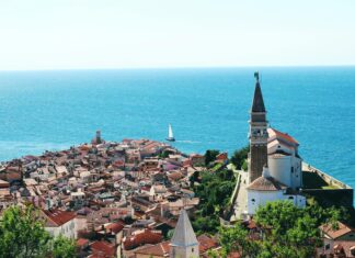 Gostota prebivalstva v Sloveniji: Kaj bi pomenilo, če bi bila celotna Slovenija tako gosto poseljena kot Piran?