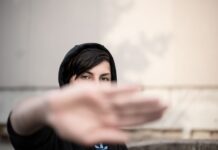 Mlajši tuji državljan osumljen posilstva Slovenke