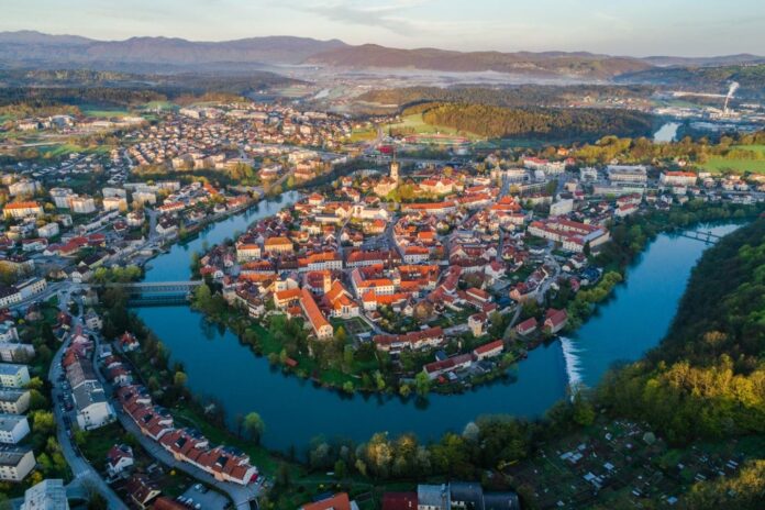 novo-mesto-na-poti-do-guinnessovega-rekorda-v-kvackanju-kap-6a2cf206e3380-1781330438