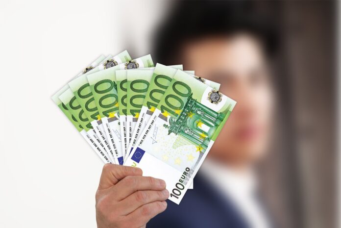 podjetja-in-sindikati-v-borbi-glede-bozicnice-6a362c7e98dad-1781935230