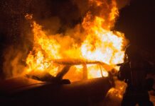 Požar v Stranski vasi: Policija preiskuje govorice o streljanju
